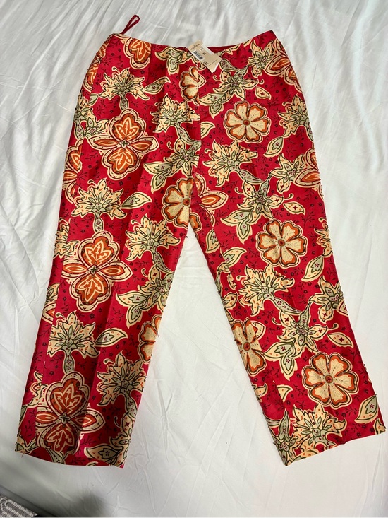 Muse Pants - VTG Muse 11 Coral Red Floral Beaded Capris with Cream & Orange Accents